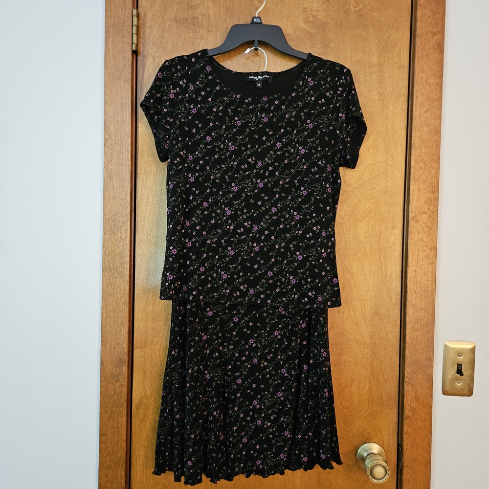 Briggs New York Petite 2 Piece Set - Blouse & Skirt Black w/ Purple Floral Print